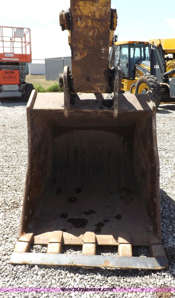 image for item H7023 2007 John Deere 200C LC excavator