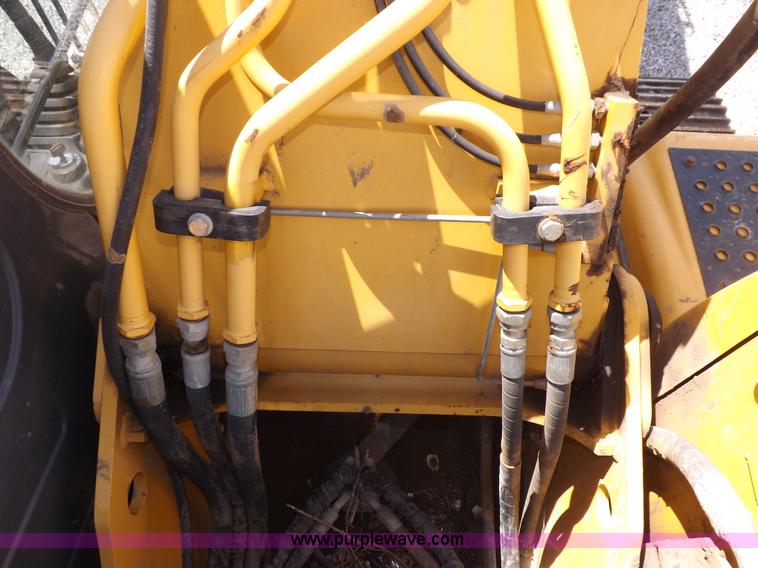 image for item H7023 2007 John Deere 200C LC excavator