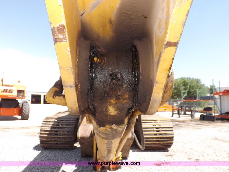 image for item H7023 2007 John Deere 200C LC excavator