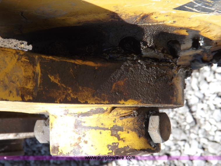 image for item H7023 2007 John Deere 200C LC excavator