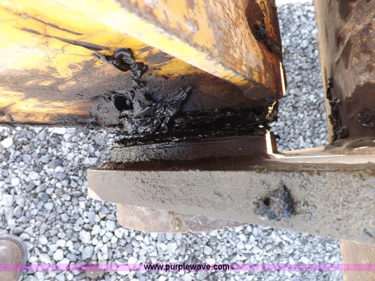 image for item H7023 2007 John Deere 200C LC excavator