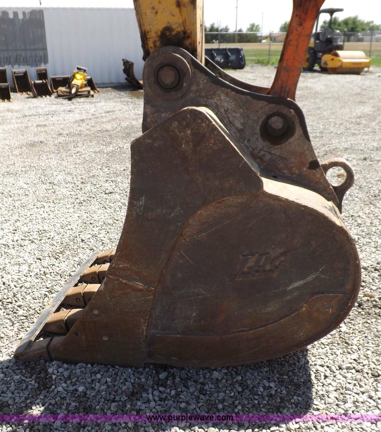 image for item H7023 2007 John Deere 200C LC excavator