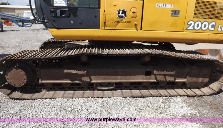 image for item H7023 2007 John Deere 200C LC excavator