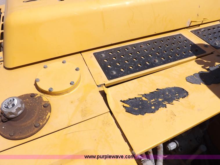 image for item H7023 2007 John Deere 200C LC excavator