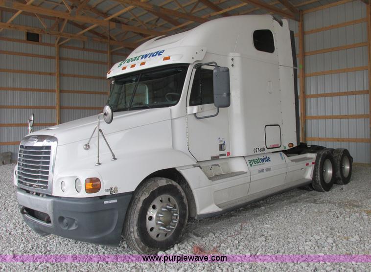 image for item AB9371 2006 Freightliner Century Class ST120 semi truck