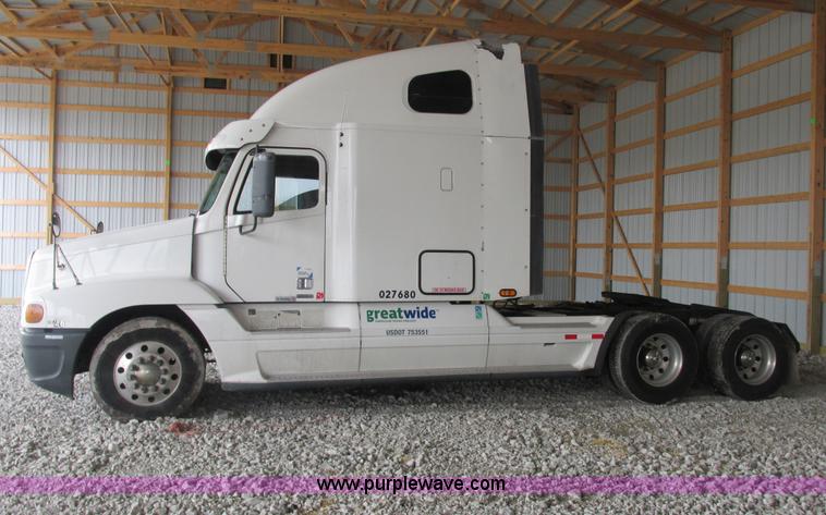 image for item AB9371 2006 Freightliner Century Class ST120 semi truck