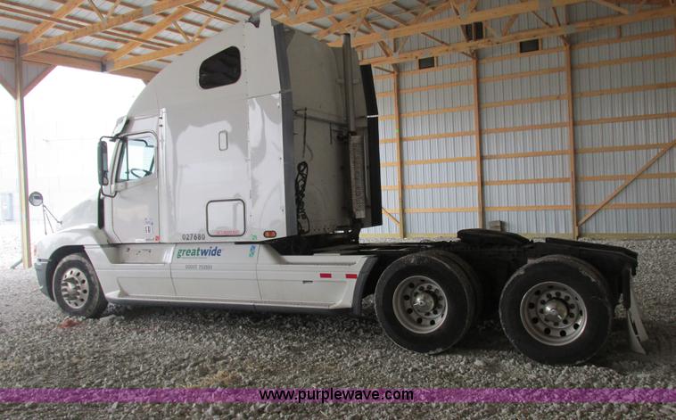 image for item AB9371 2006 Freightliner Century Class ST120 semi truck