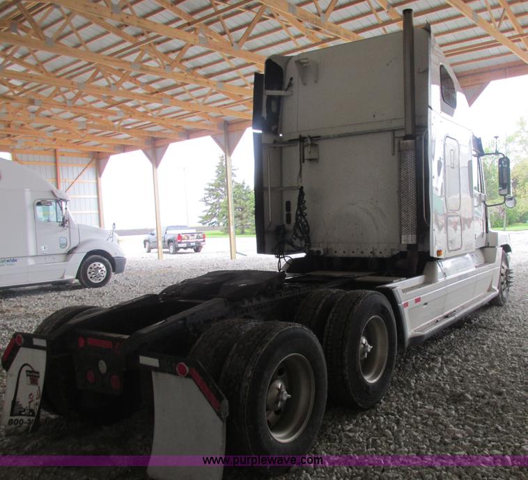 image for item AB9371 2006 Freightliner Century Class ST120 semi truck