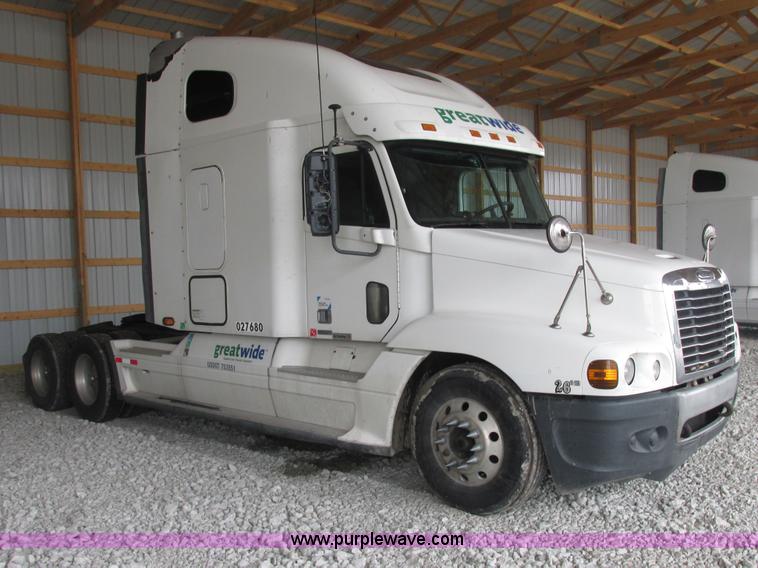 image for item AB9371 2006 Freightliner Century Class ST120 semi truck