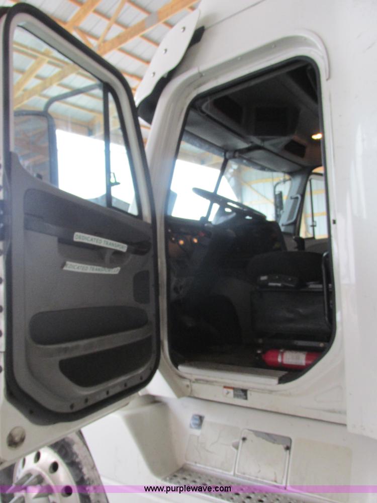 image for item AB9371 2006 Freightliner Century Class ST120 semi truck