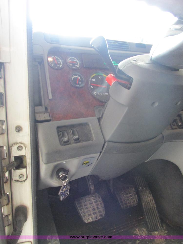 image for item AB9371 2006 Freightliner Century Class ST120 semi truck