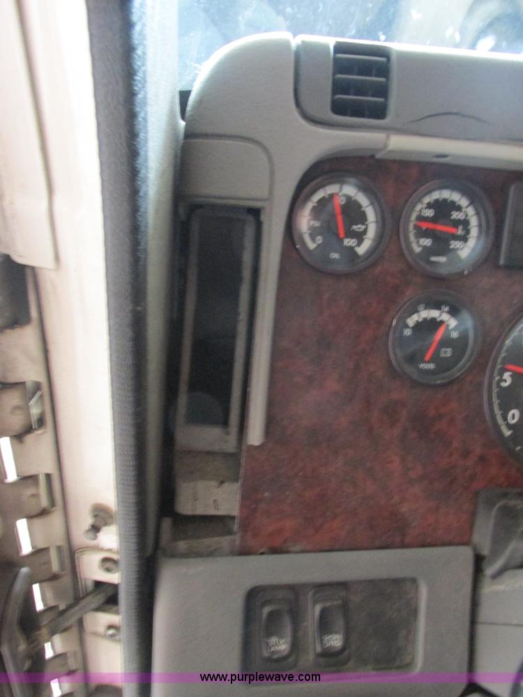 image for item AB9371 2006 Freightliner Century Class ST120 semi truck