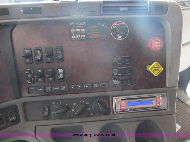 image for item AB9371 2006 Freightliner Century Class ST120 semi truck