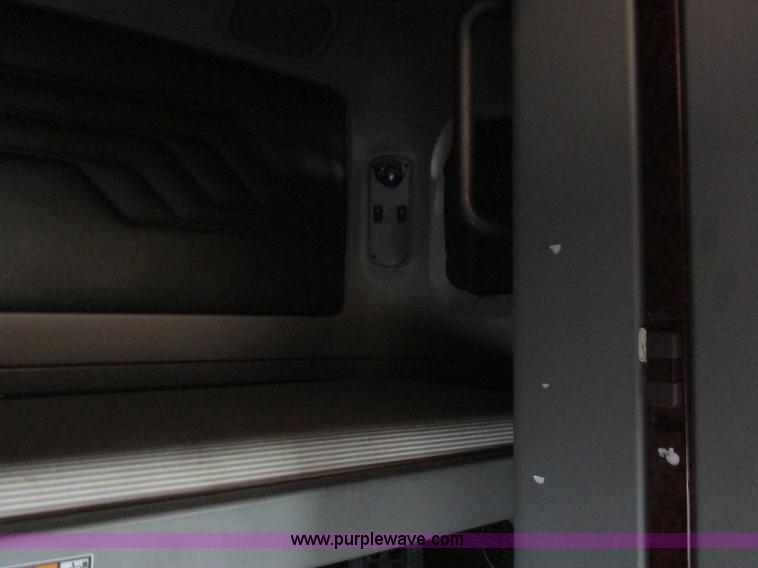 image for item AB9371 2006 Freightliner Century Class ST120 semi truck