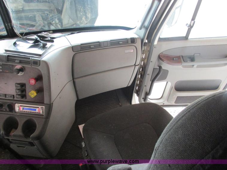 image for item AB9371 2006 Freightliner Century Class ST120 semi truck