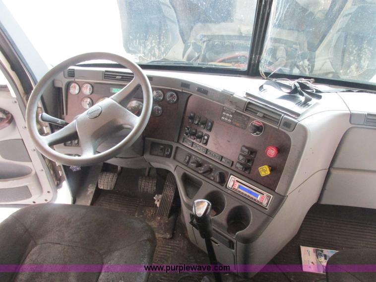 image for item AB9371 2006 Freightliner Century Class ST120 semi truck