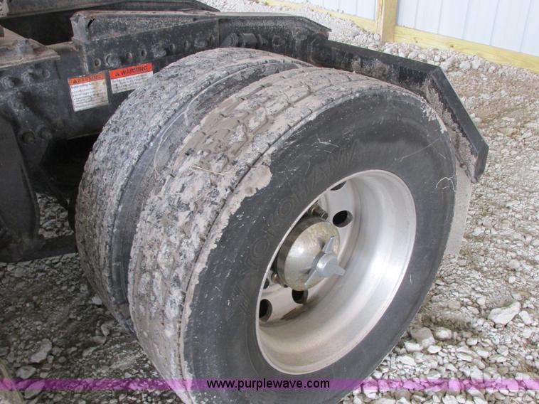 image for item AB9371 2006 Freightliner Century Class ST120 semi truck