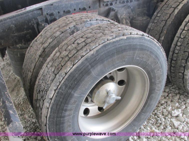 image for item AB9371 2006 Freightliner Century Class ST120 semi truck