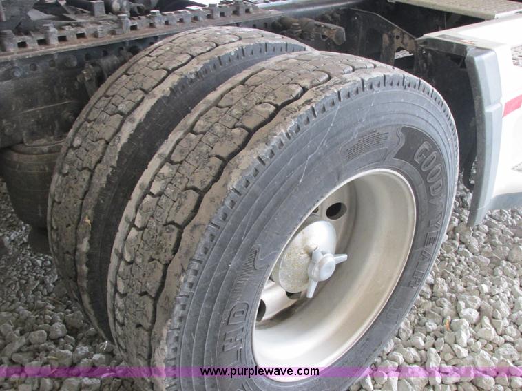 image for item AB9371 2006 Freightliner Century Class ST120 semi truck