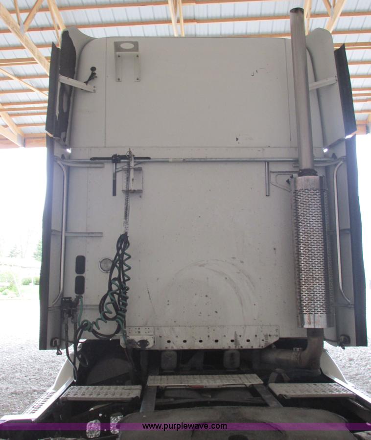 image for item AB9371 2006 Freightliner Century Class ST120 semi truck