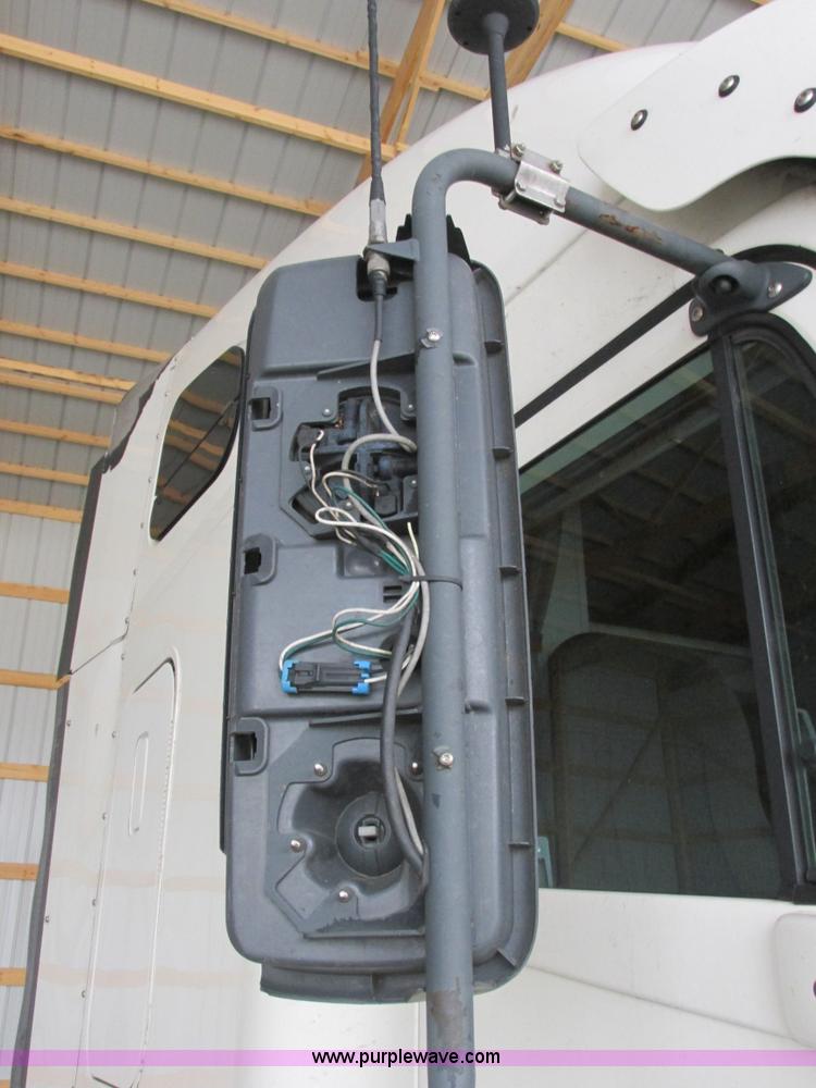 image for item AB9371 2006 Freightliner Century Class ST120 semi truck