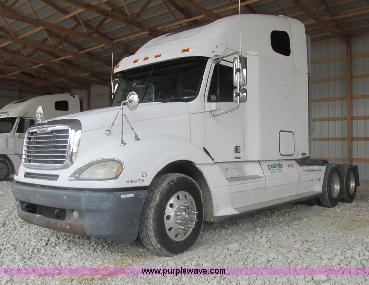 image for item AB9372 2006 Freightliner Columbia semi truck