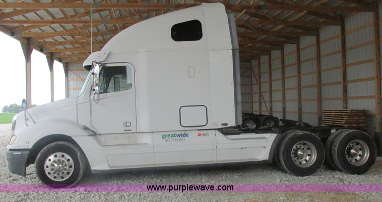 image for item AB9372 2006 Freightliner Columbia semi truck