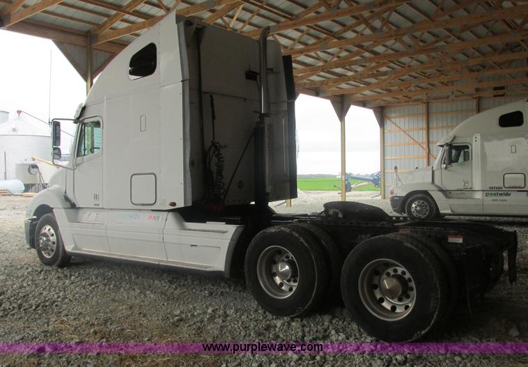 image for item AB9372 2006 Freightliner Columbia semi truck