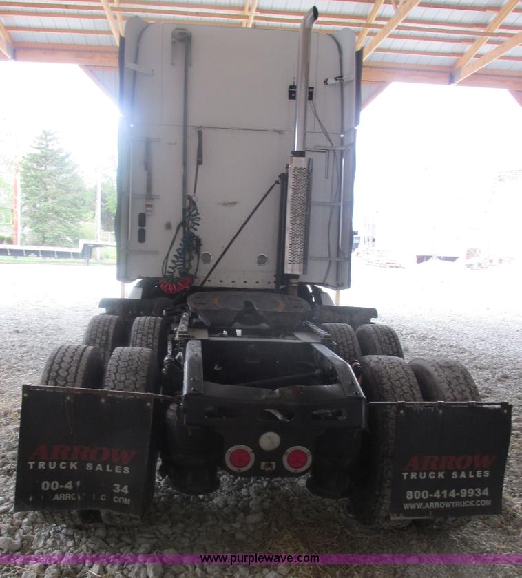 image for item AB9372 2006 Freightliner Columbia semi truck