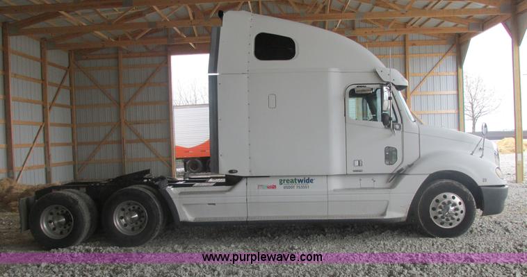 image for item AB9372 2006 Freightliner Columbia semi truck