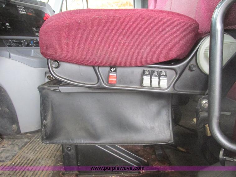 image for item AB9372 2006 Freightliner Columbia semi truck