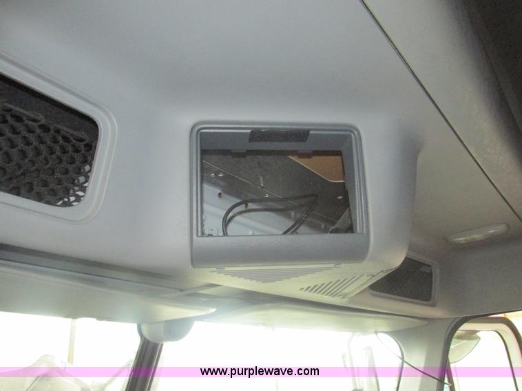 image for item AB9372 2006 Freightliner Columbia semi truck