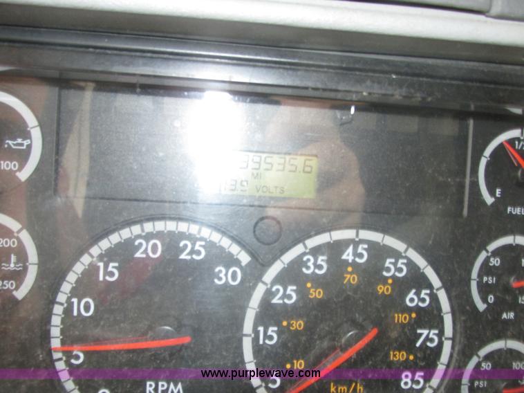 image for item AB9372 2006 Freightliner Columbia semi truck