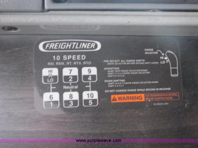 image for item AB9372 2006 Freightliner Columbia semi truck