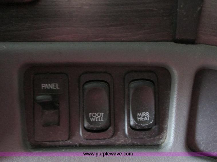 image for item AB9372 2006 Freightliner Columbia semi truck