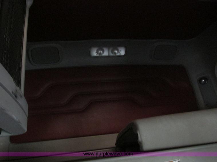 image for item AB9372 2006 Freightliner Columbia semi truck