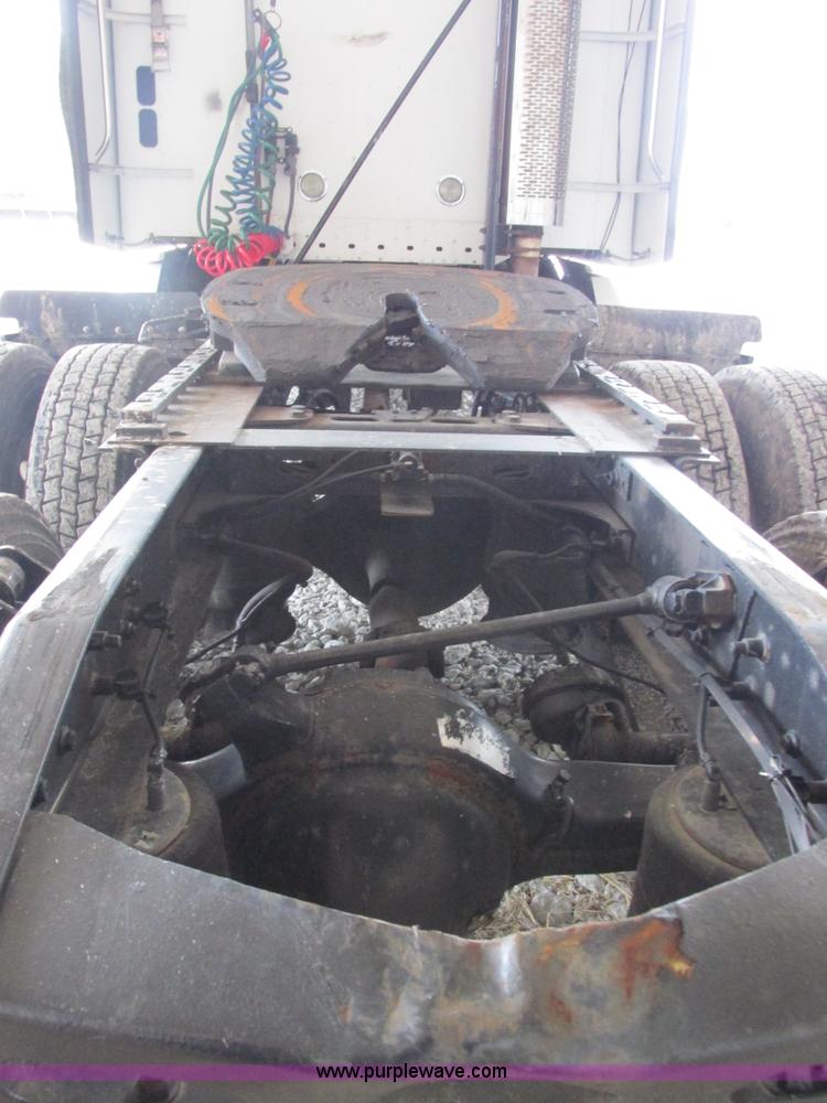 image for item AB9372 2006 Freightliner Columbia semi truck