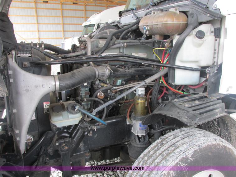 image for item AB9372 2006 Freightliner Columbia semi truck