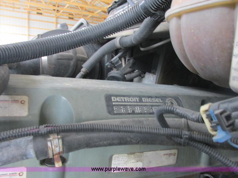 image for item AB9372 2006 Freightliner Columbia semi truck