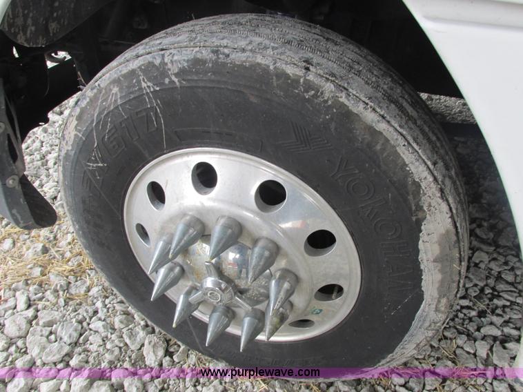 image for item AB9372 2006 Freightliner Columbia semi truck