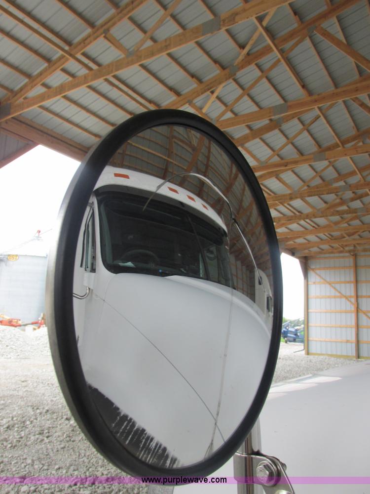 image for item AB9372 2006 Freightliner Columbia semi truck