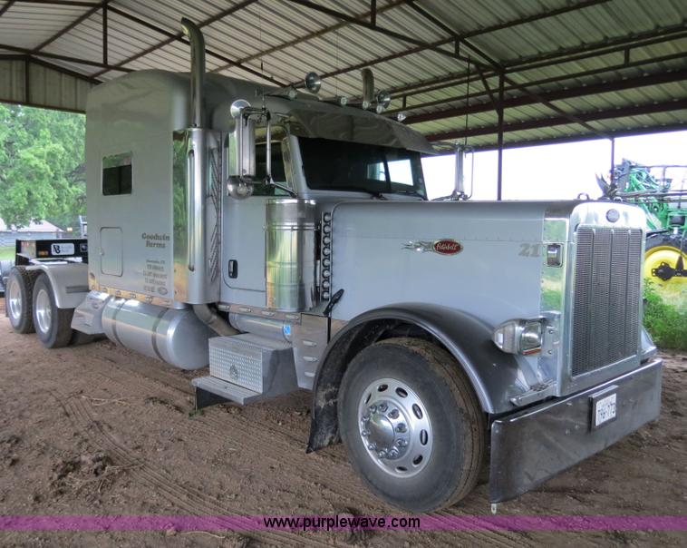 image for item B4770 2006 Peterbilt 379 semi truck