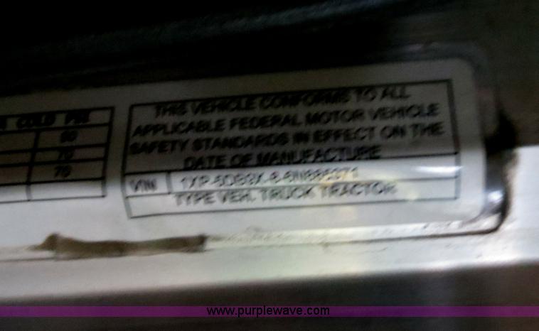 image for item B4770 2006 Peterbilt 379 semi truck