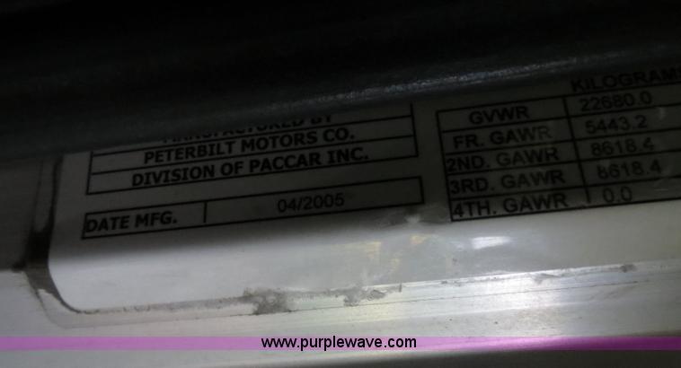 image for item B4770 2006 Peterbilt 379 semi truck