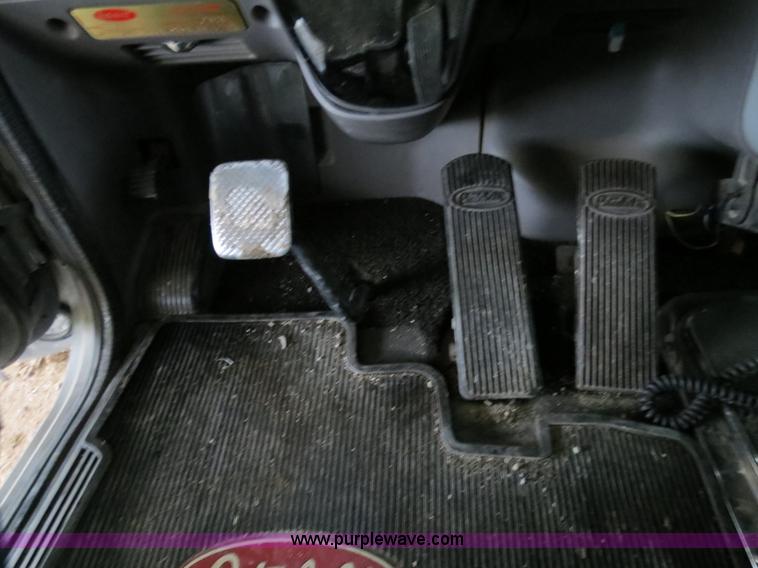 image for item B4770 2006 Peterbilt 379 semi truck