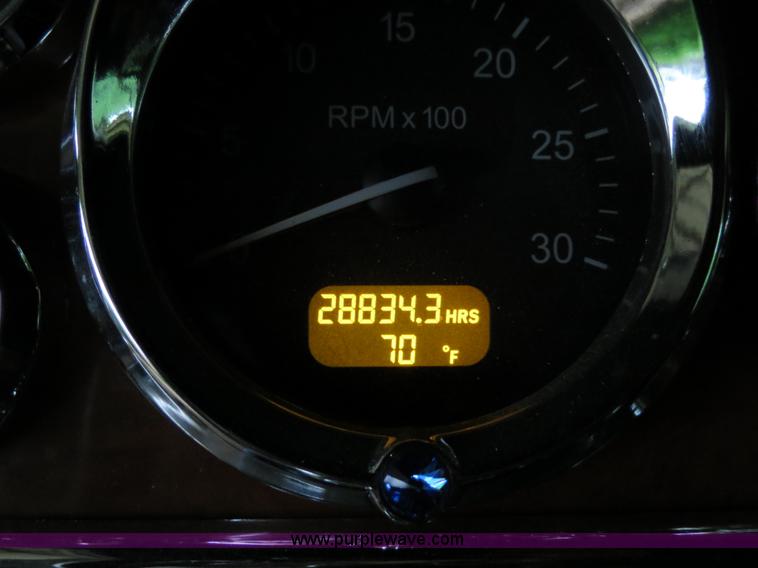 image for item B4770 2006 Peterbilt 379 semi truck