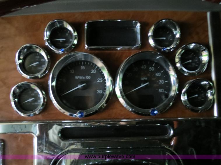 image for item B4770 2006 Peterbilt 379 semi truck