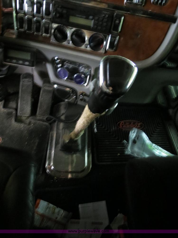 image for item B4770 2006 Peterbilt 379 semi truck