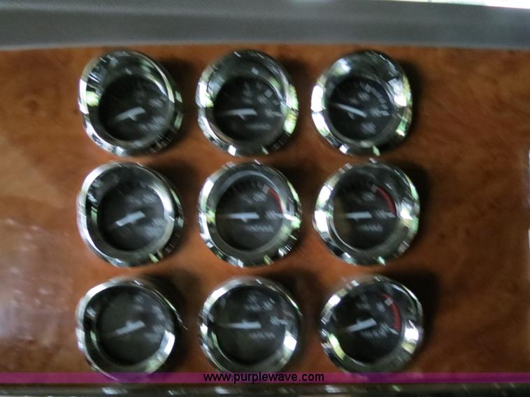 image for item B4770 2006 Peterbilt 379 semi truck