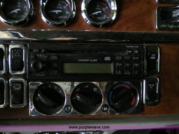 image for item B4770 2006 Peterbilt 379 semi truck